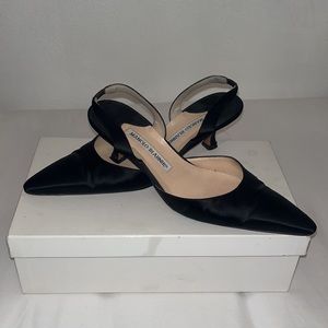 MANOLO BLAHNIK satin sling back heels